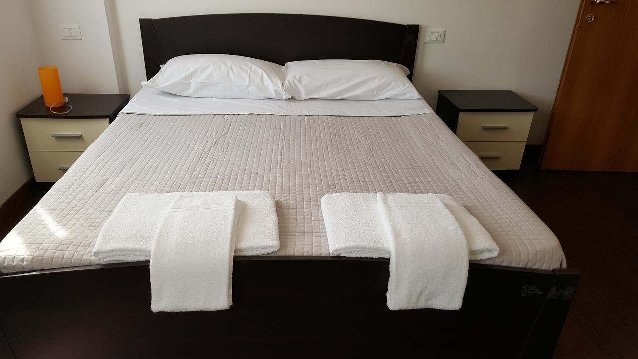 Ca Moderna/Moderno Hotel เมสเตร ภายนอก รูปภาพ